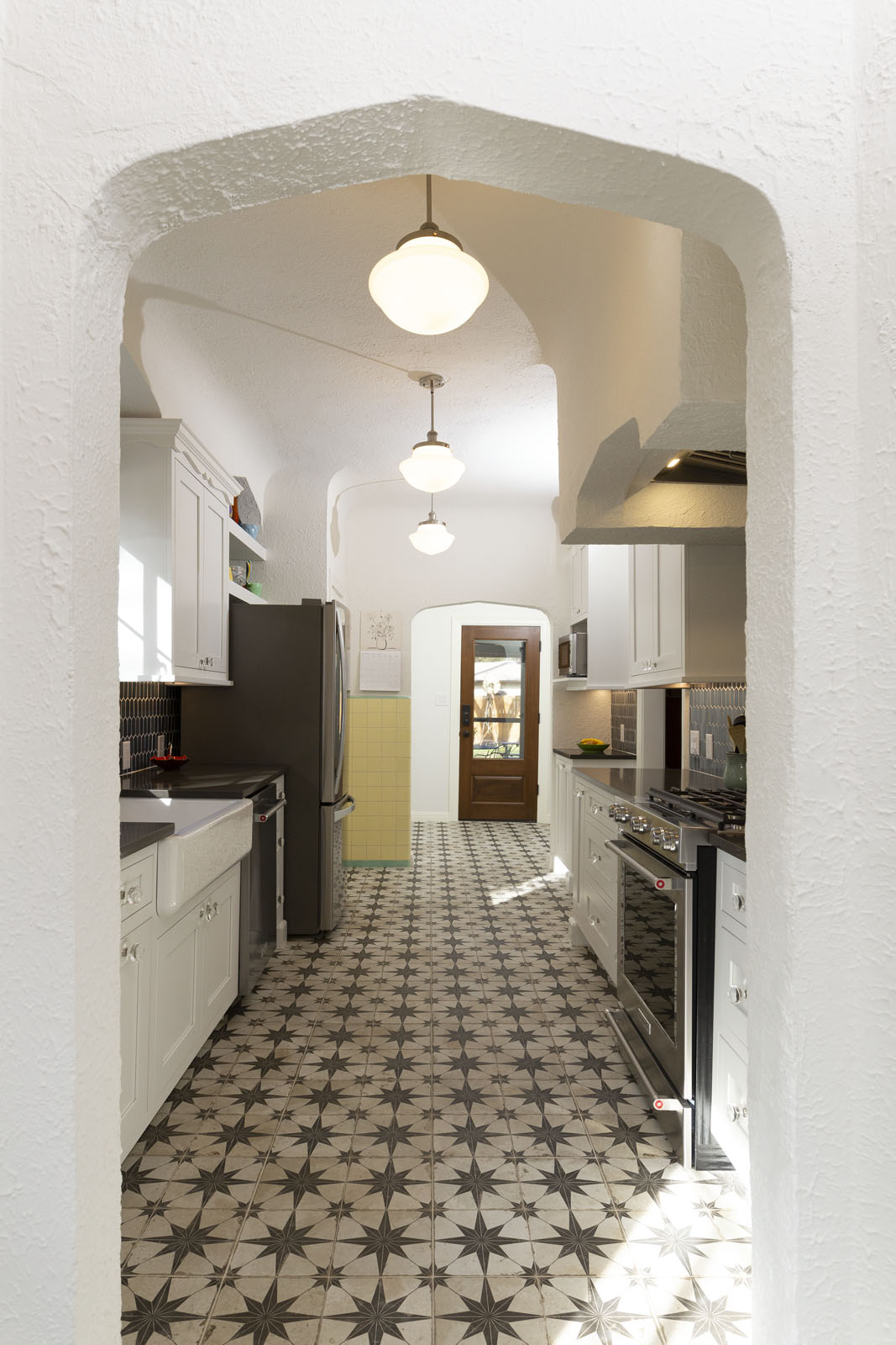 Contemporary kitchen remodel San Antonio TX with undermount ceramic barn sink