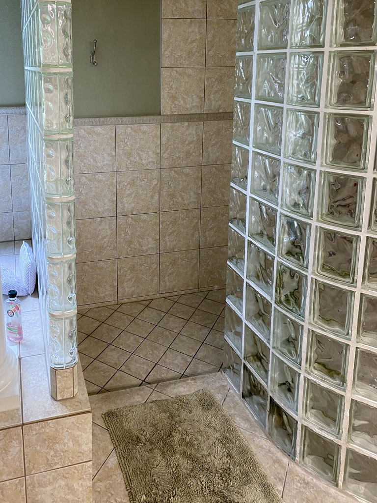 Before master bathroom remodel San Antonio with tile-clad columns surrounding a tub